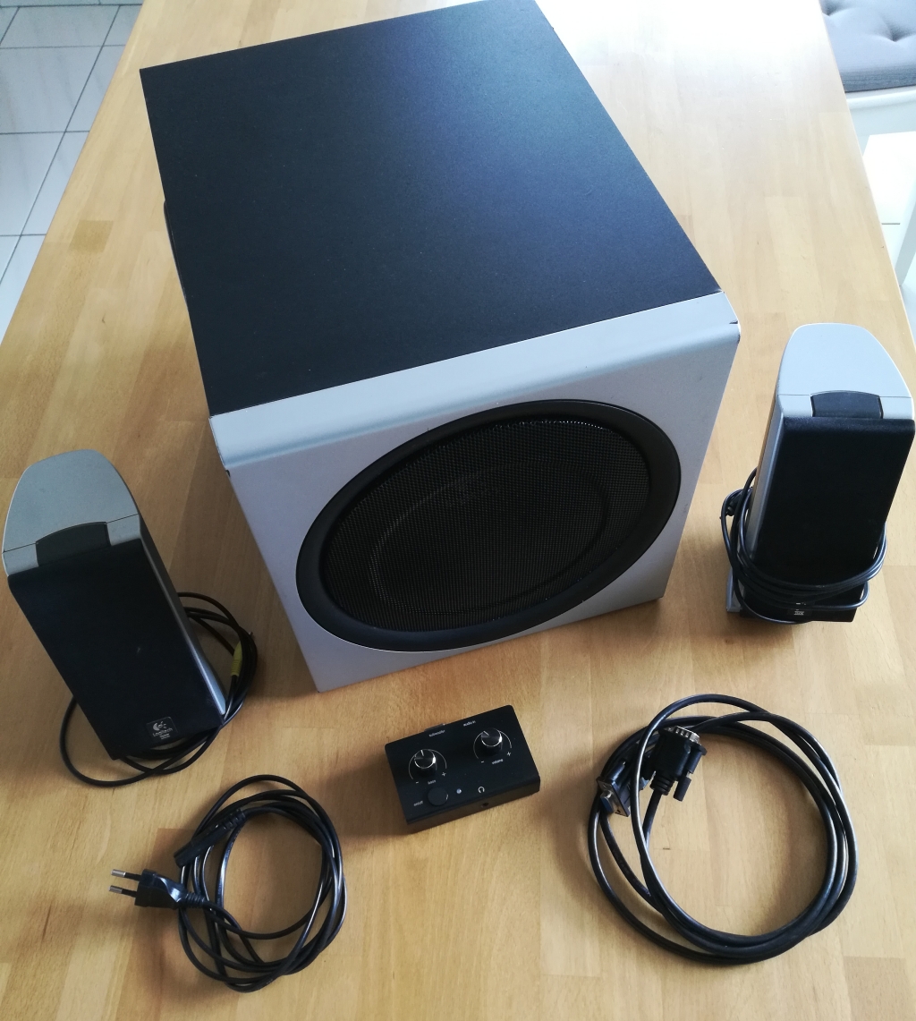 Fixing hum in Z-2300 speaker system – Deep